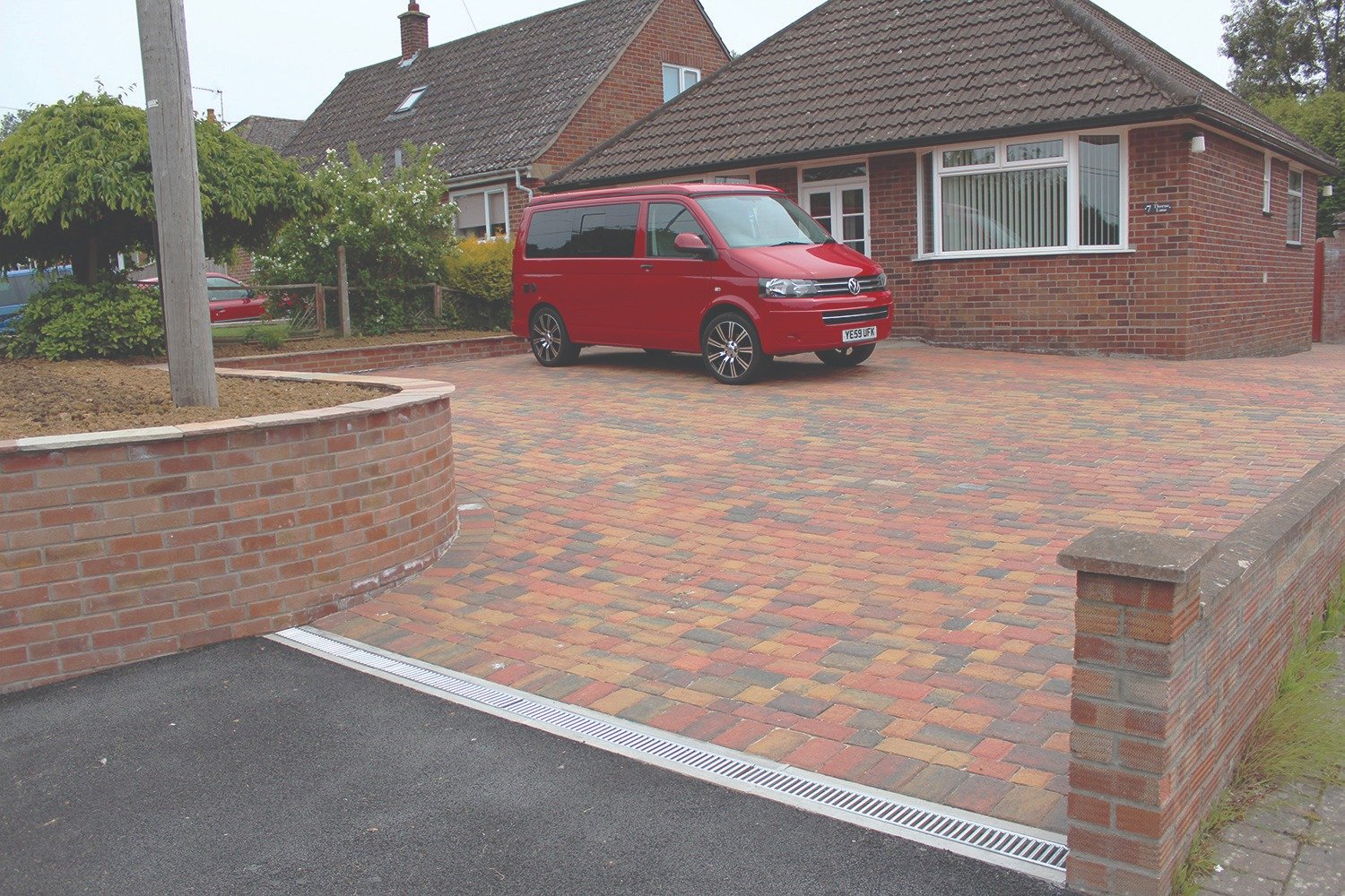 Large multitone block driveway with channel drainage
