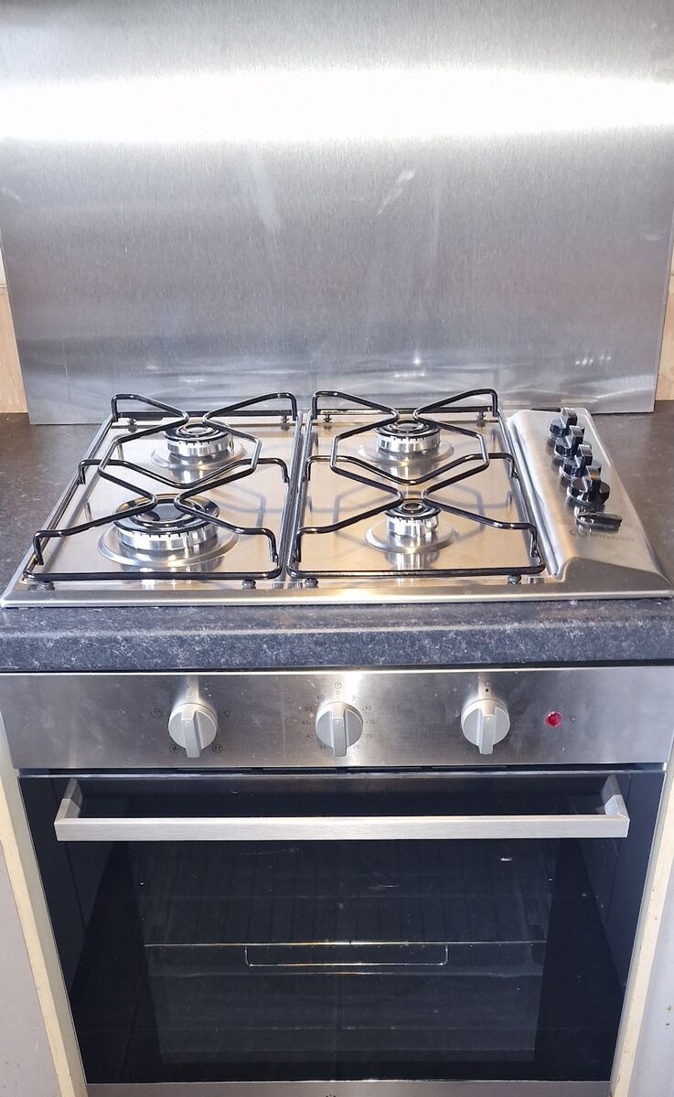 Gas hob and oven fitted in a kitchen